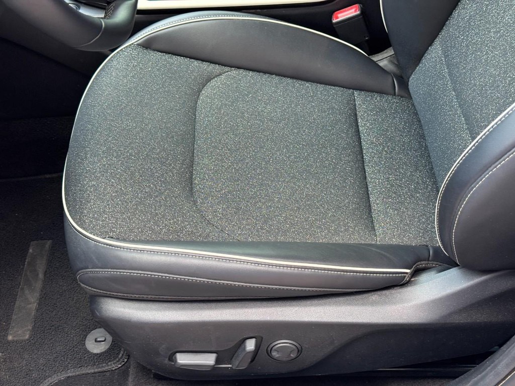 Kia K4 Vehicle Full-screen Gallery Image 25