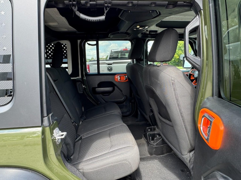 Jeep Wrangler Vehicle Full-screen Gallery Image 12