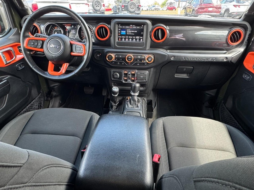 Jeep Wrangler Vehicle Full-screen Gallery Image 13