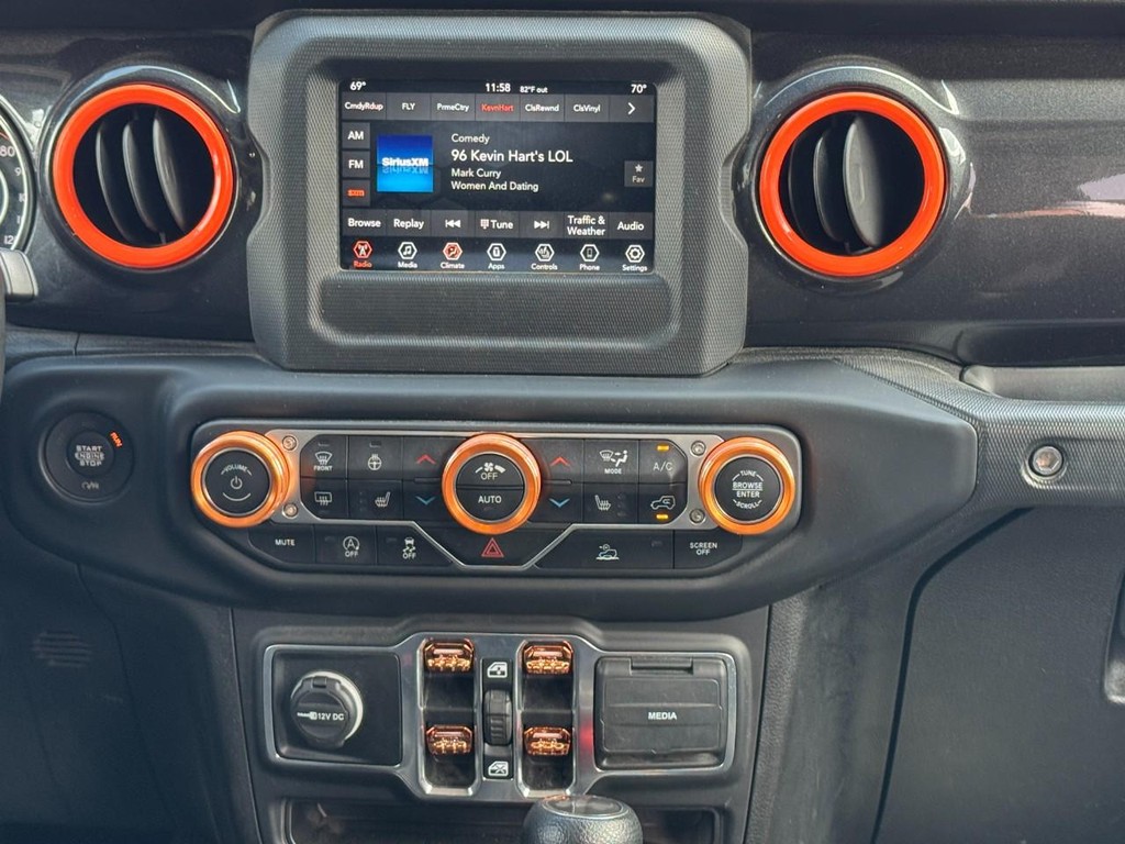 Jeep Wrangler Vehicle Full-screen Gallery Image 15