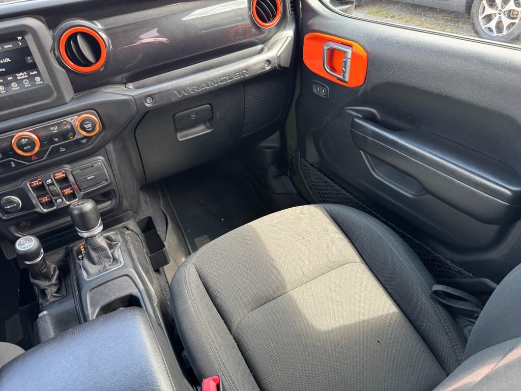 Jeep Wrangler Vehicle Full-screen Gallery Image 17