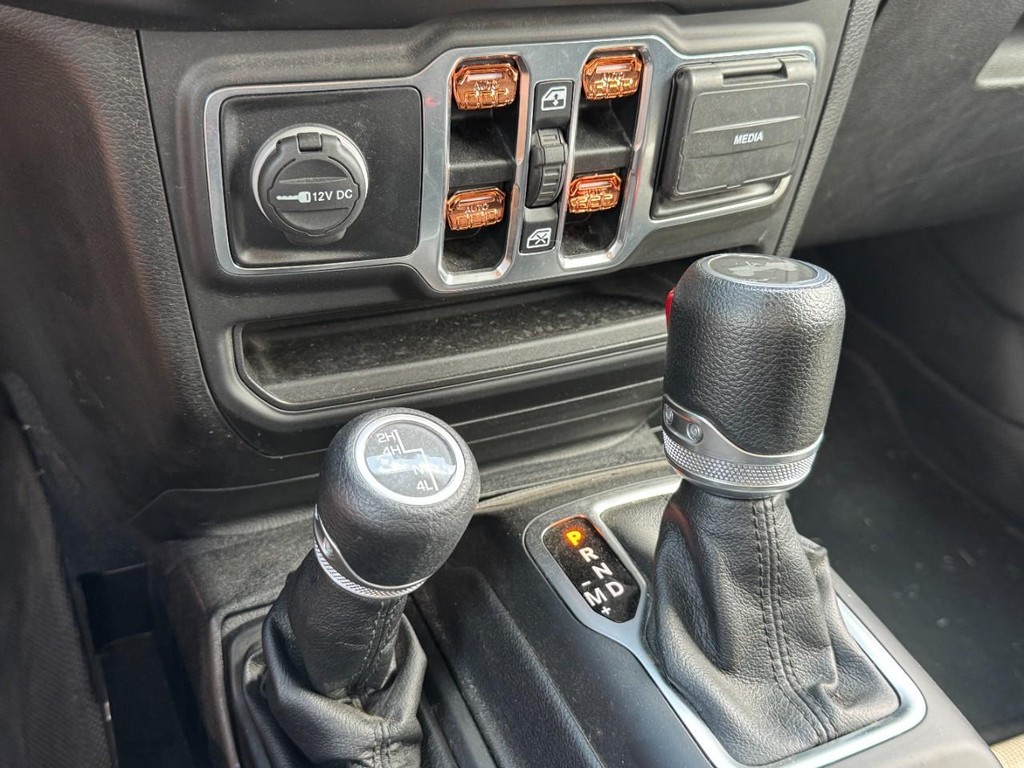 Jeep Wrangler Vehicle Full-screen Gallery Image 21