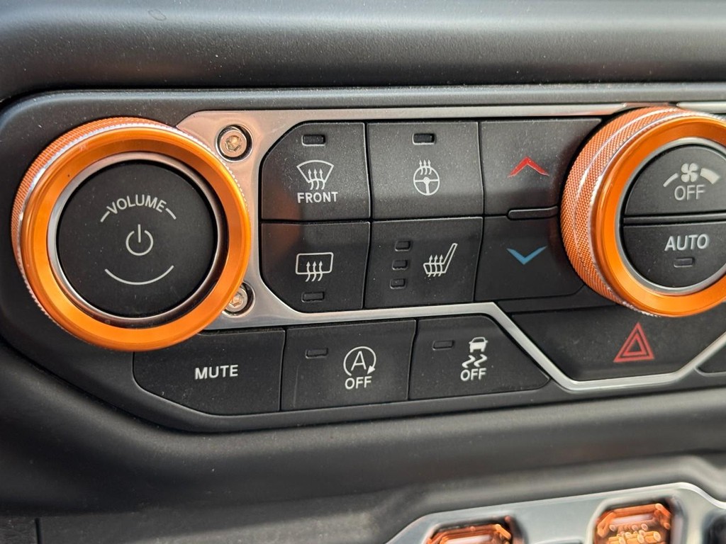 Jeep Wrangler Vehicle Full-screen Gallery Image 23