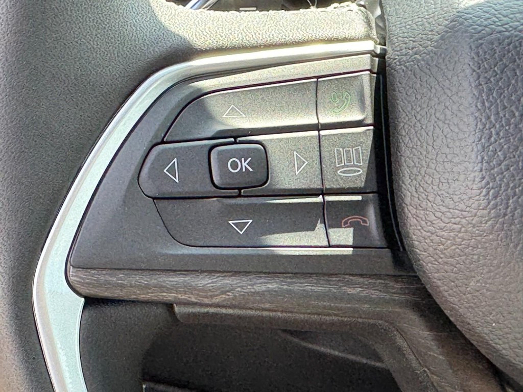 Jeep Grand Cherokee Vehicle Full-screen Gallery Image 13