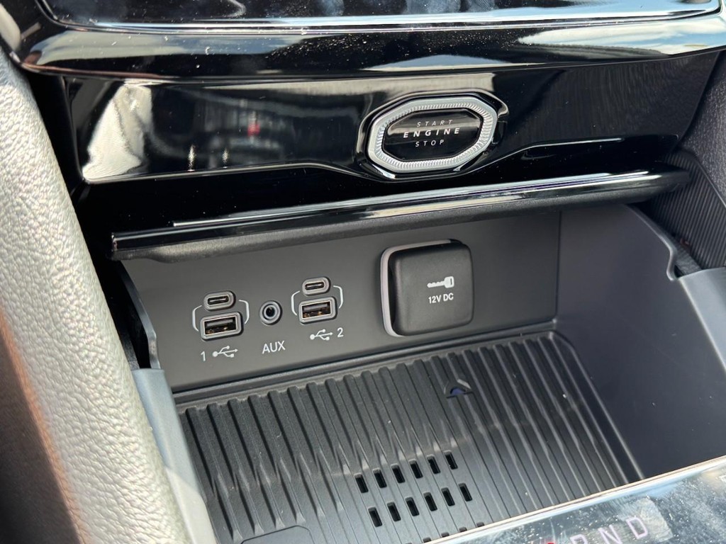 Jeep Grand Cherokee Vehicle Full-screen Gallery Image 15