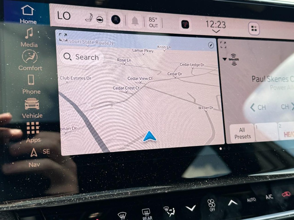Jeep Grand Cherokee Vehicle Full-screen Gallery Image 16