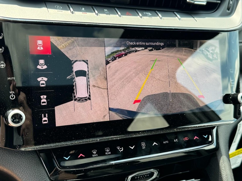 Jeep Grand Cherokee Vehicle Full-screen Gallery Image 18