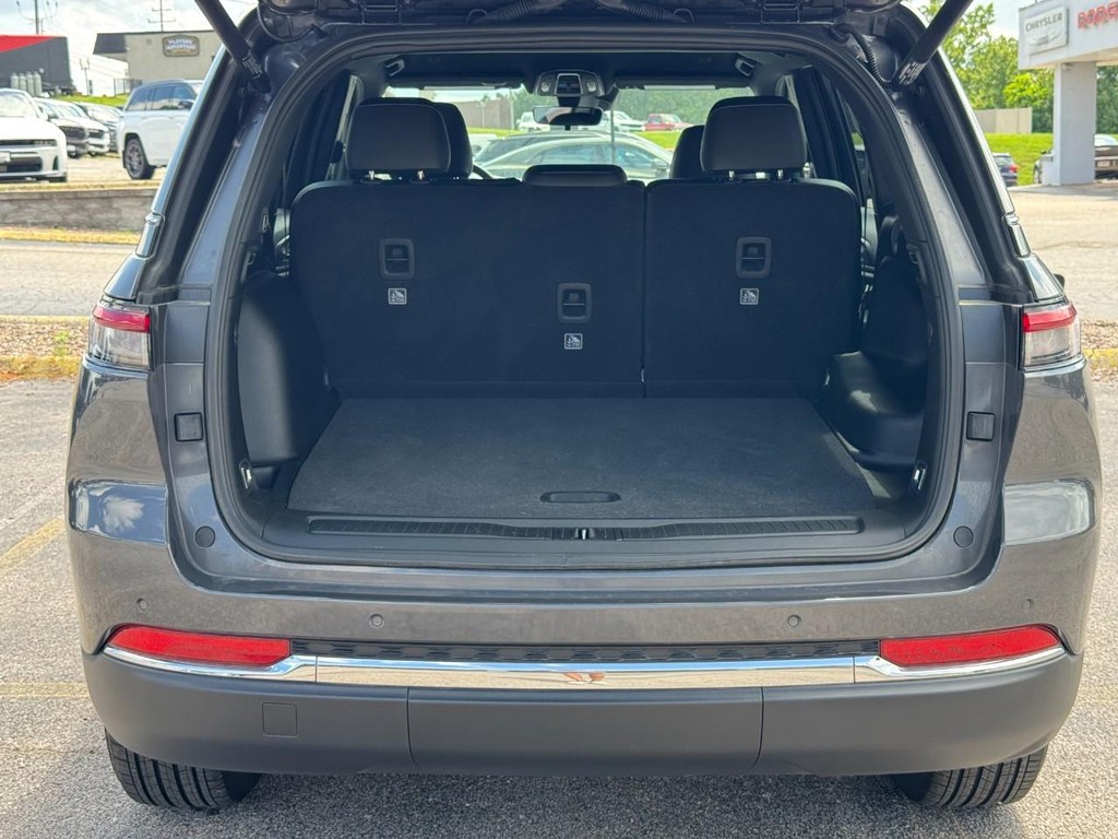 Jeep Grand Cherokee Vehicle Full-screen Gallery Image 06
