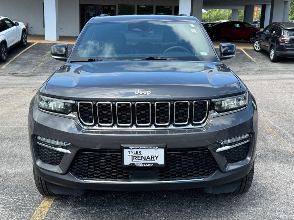 Jeep Grand Cherokee Vehicle Full-screen Gallery Image 11