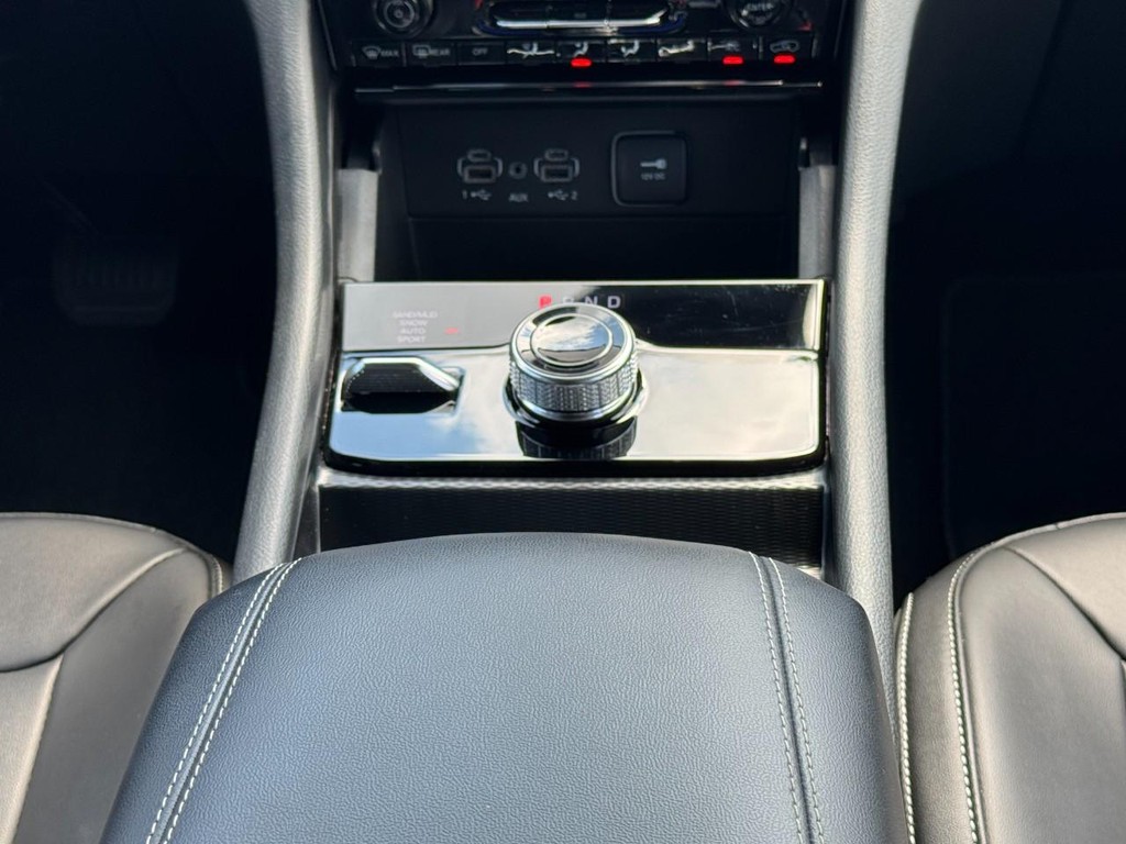 Jeep Grand Cherokee Vehicle Full-screen Gallery Image 16