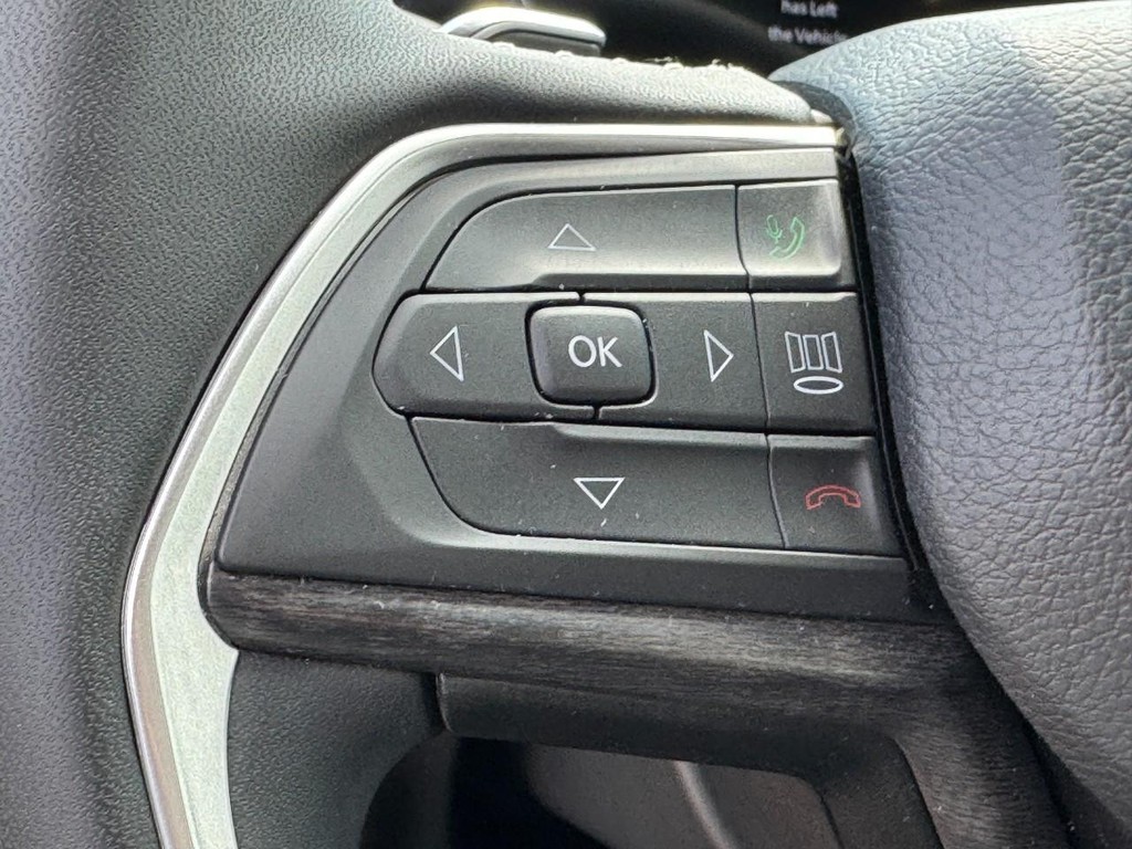 Jeep Grand Cherokee Vehicle Full-screen Gallery Image 19