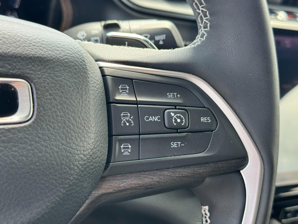 Jeep Grand Cherokee Vehicle Full-screen Gallery Image 20