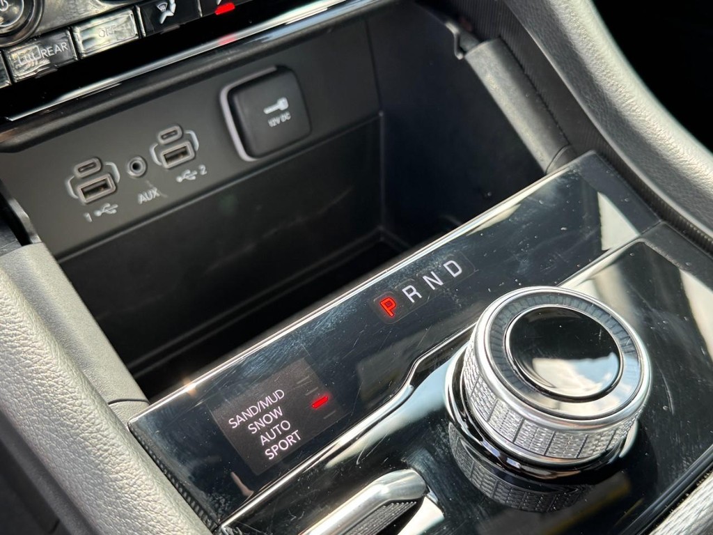 Jeep Grand Cherokee Vehicle Full-screen Gallery Image 22