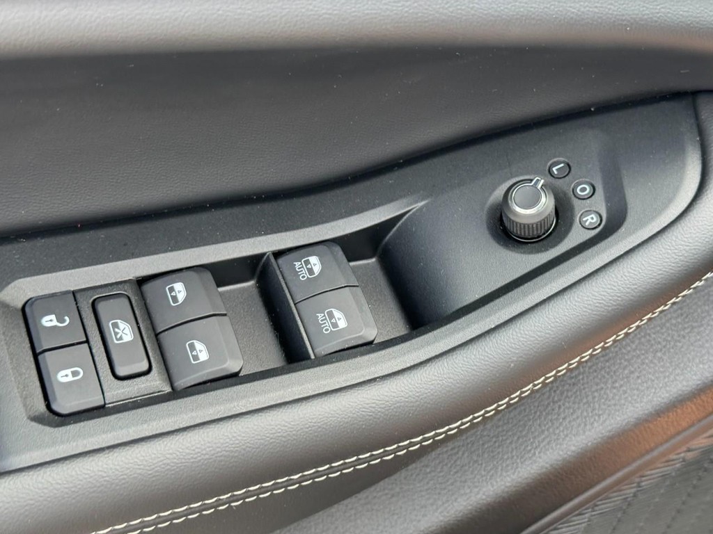 Jeep Grand Cherokee Vehicle Full-screen Gallery Image 26