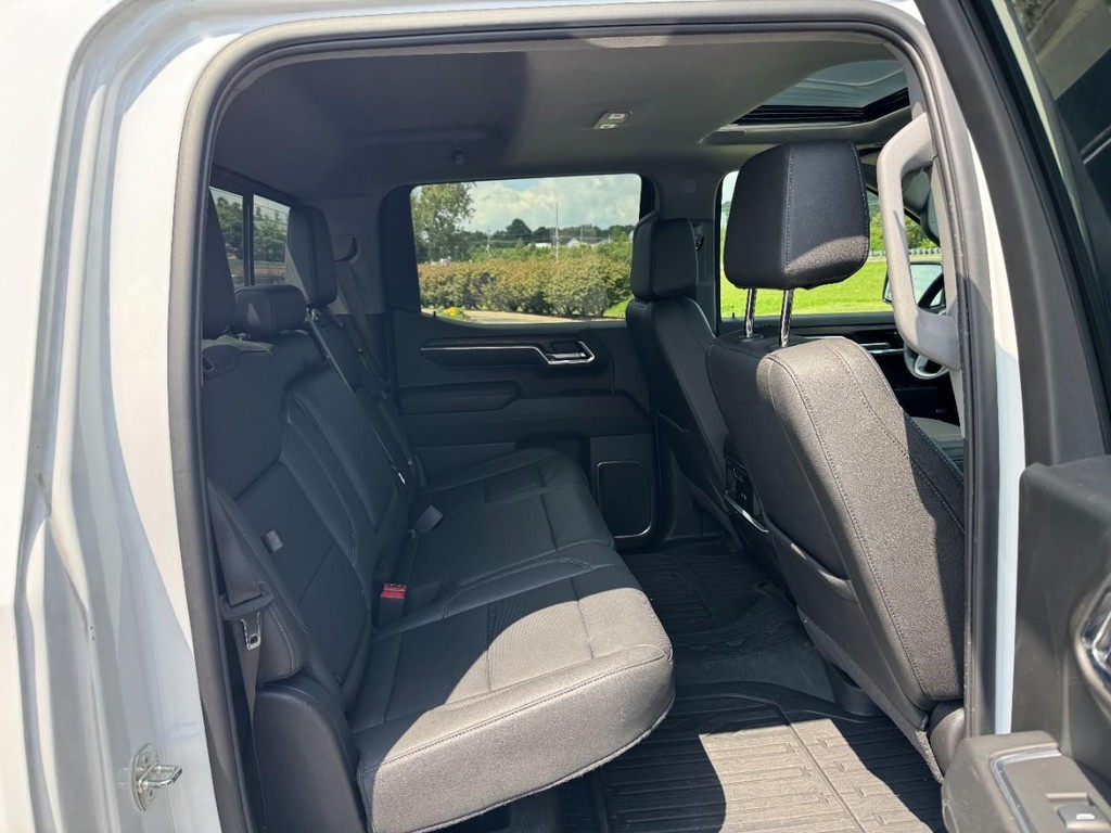 GMC Sierra 1500 Vehicle Full-screen Gallery Image 12
