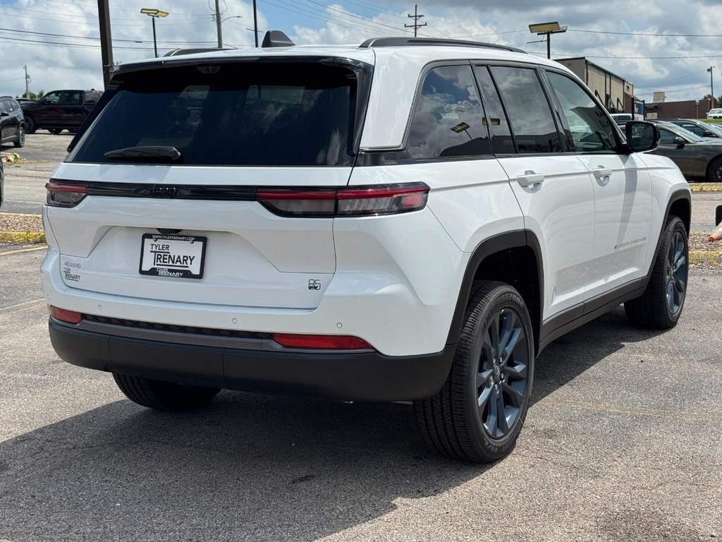 Jeep Grand Cherokee Vehicle Full-screen Gallery Image 04