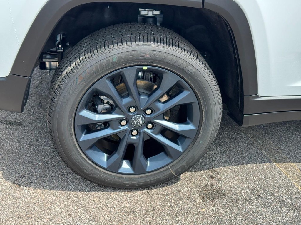 Jeep Grand Cherokee Vehicle Full-screen Gallery Image 05