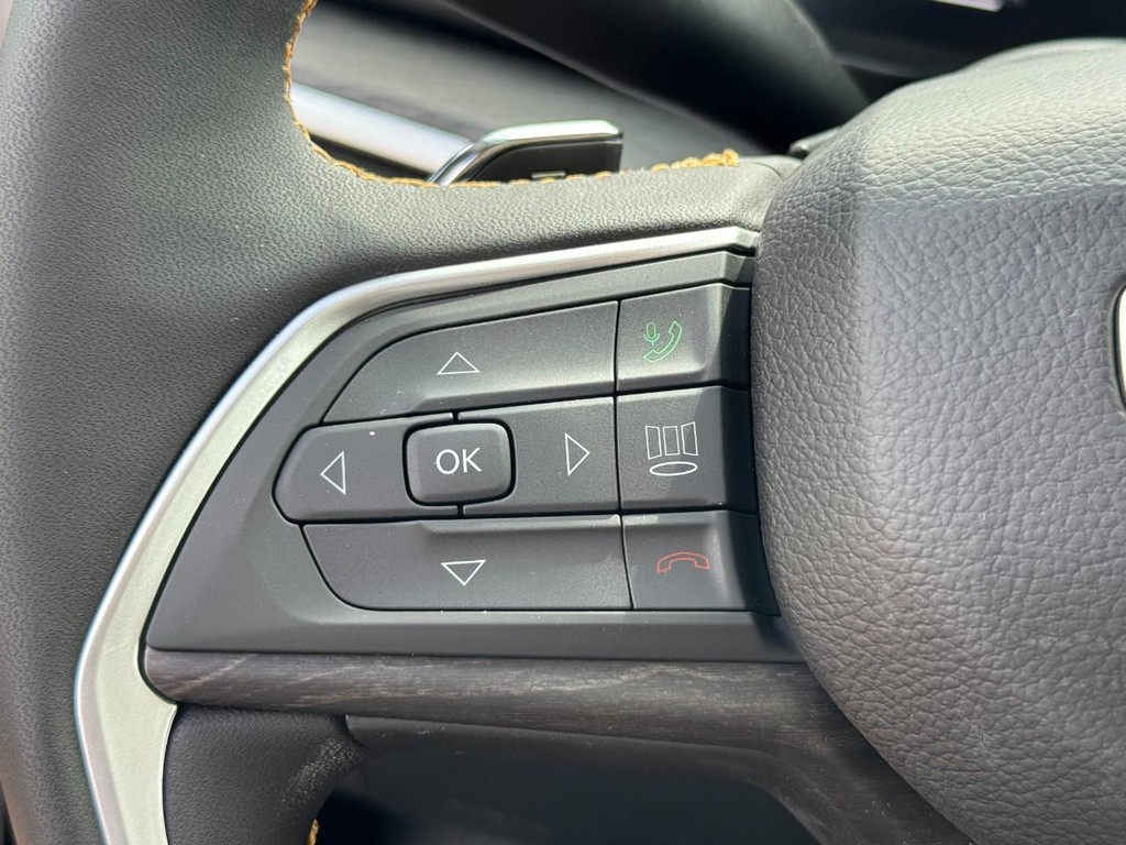 Jeep Grand Cherokee Vehicle Full-screen Gallery Image 13