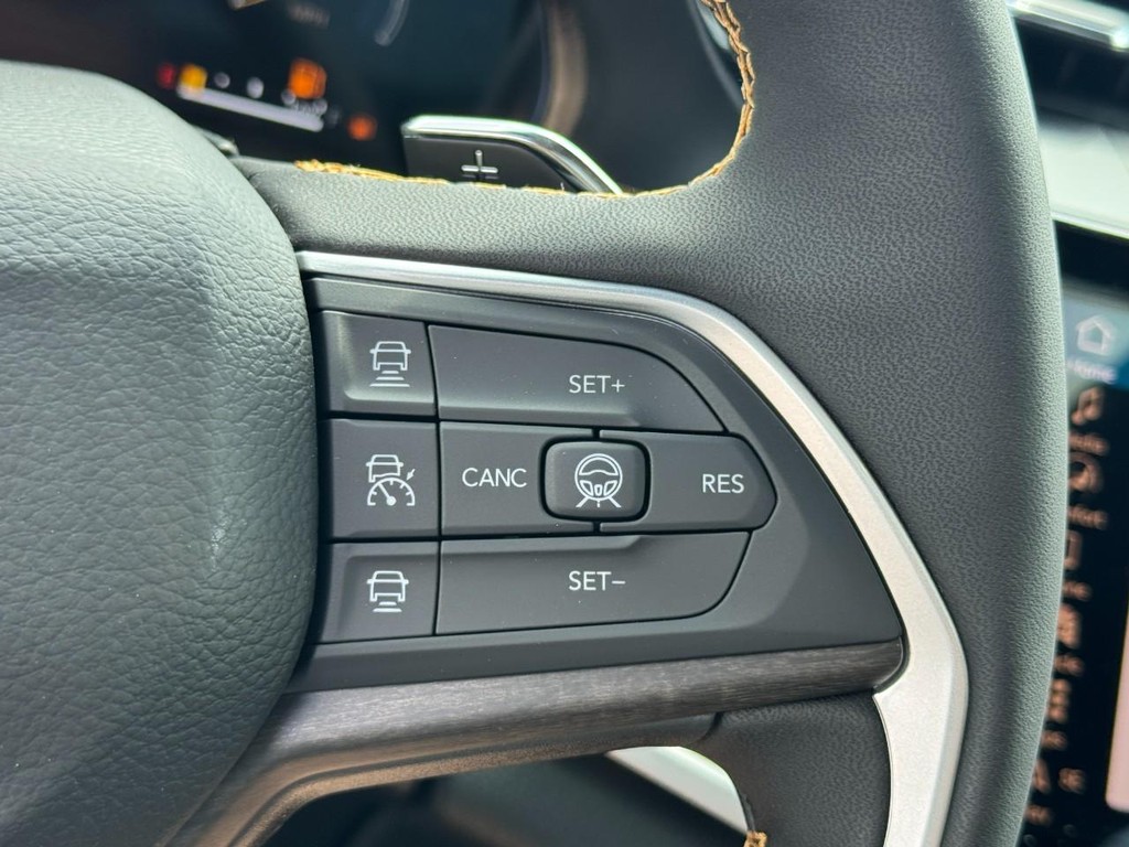 Jeep Grand Cherokee Vehicle Full-screen Gallery Image 14