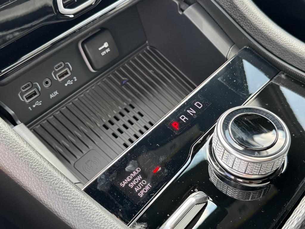 Jeep Grand Cherokee Vehicle Full-screen Gallery Image 15