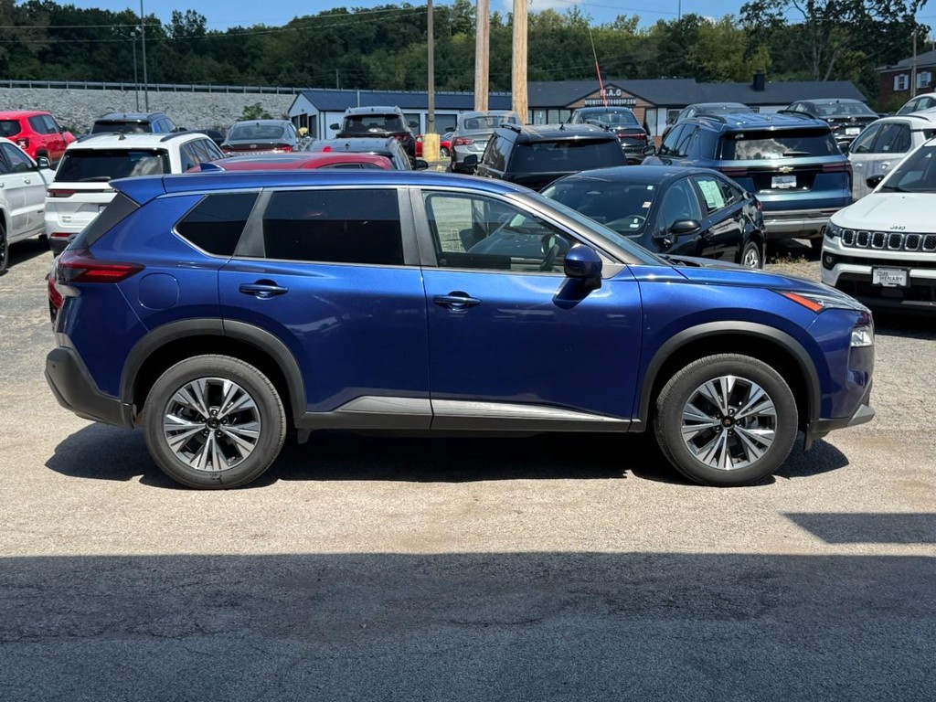 Nissan Rogue Vehicle Full-screen Gallery Image 02