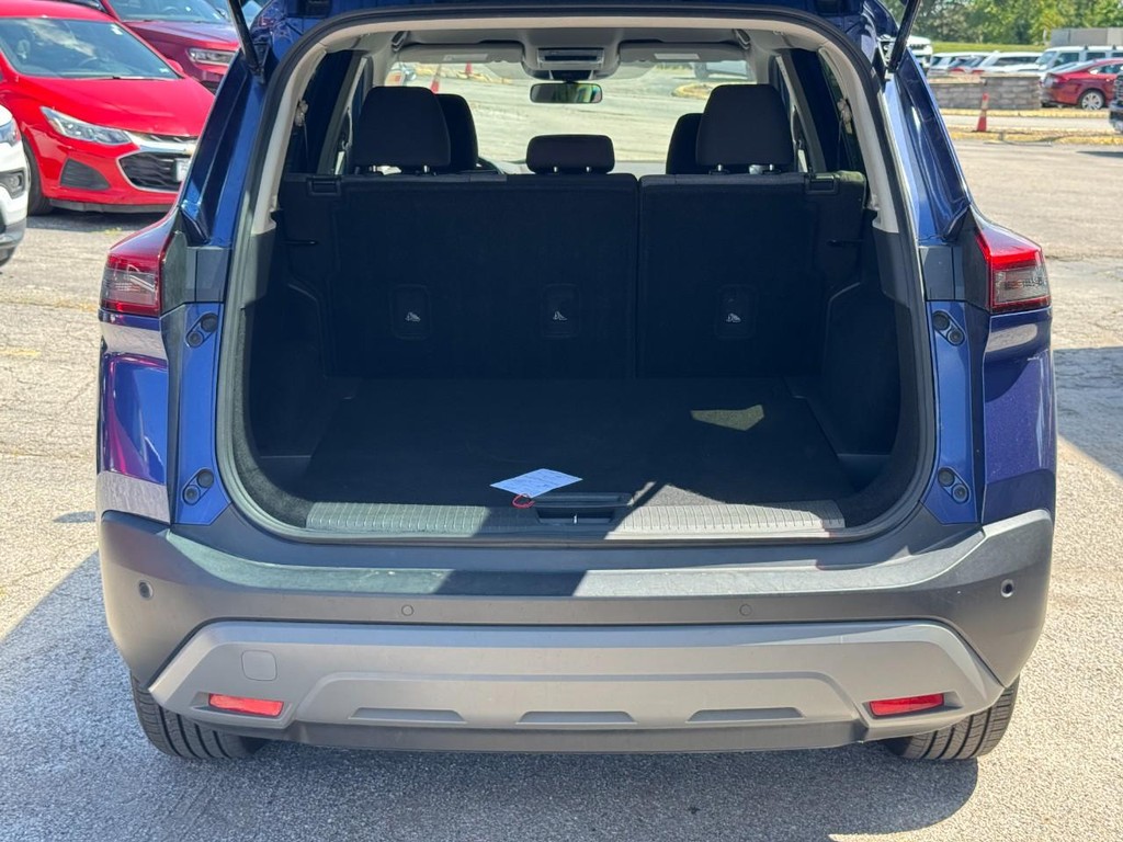 Nissan Rogue Vehicle Full-screen Gallery Image 06
