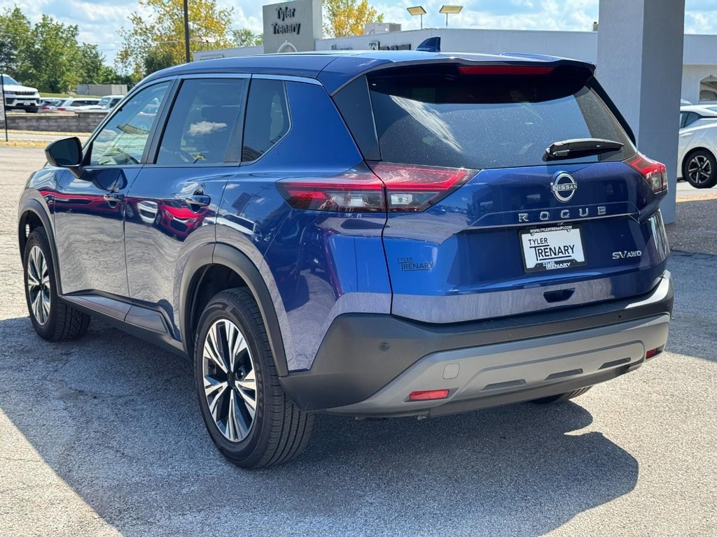 Nissan Rogue Vehicle Full-screen Gallery Image 07