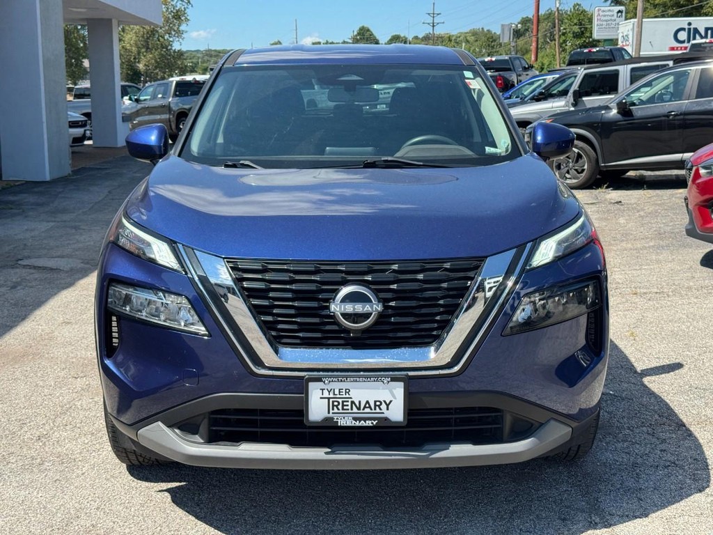 Nissan Rogue Vehicle Full-screen Gallery Image 11