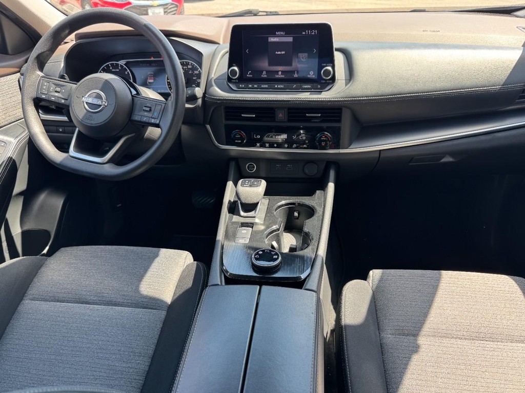 Nissan Rogue Vehicle Full-screen Gallery Image 13