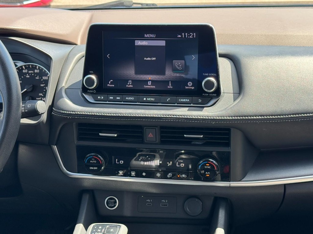 Nissan Rogue Vehicle Full-screen Gallery Image 15