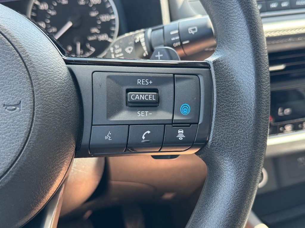 Nissan Rogue Vehicle Full-screen Gallery Image 19