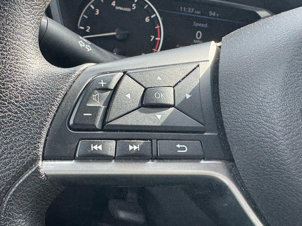 Nissan Altima Vehicle Full-screen Gallery Image 18