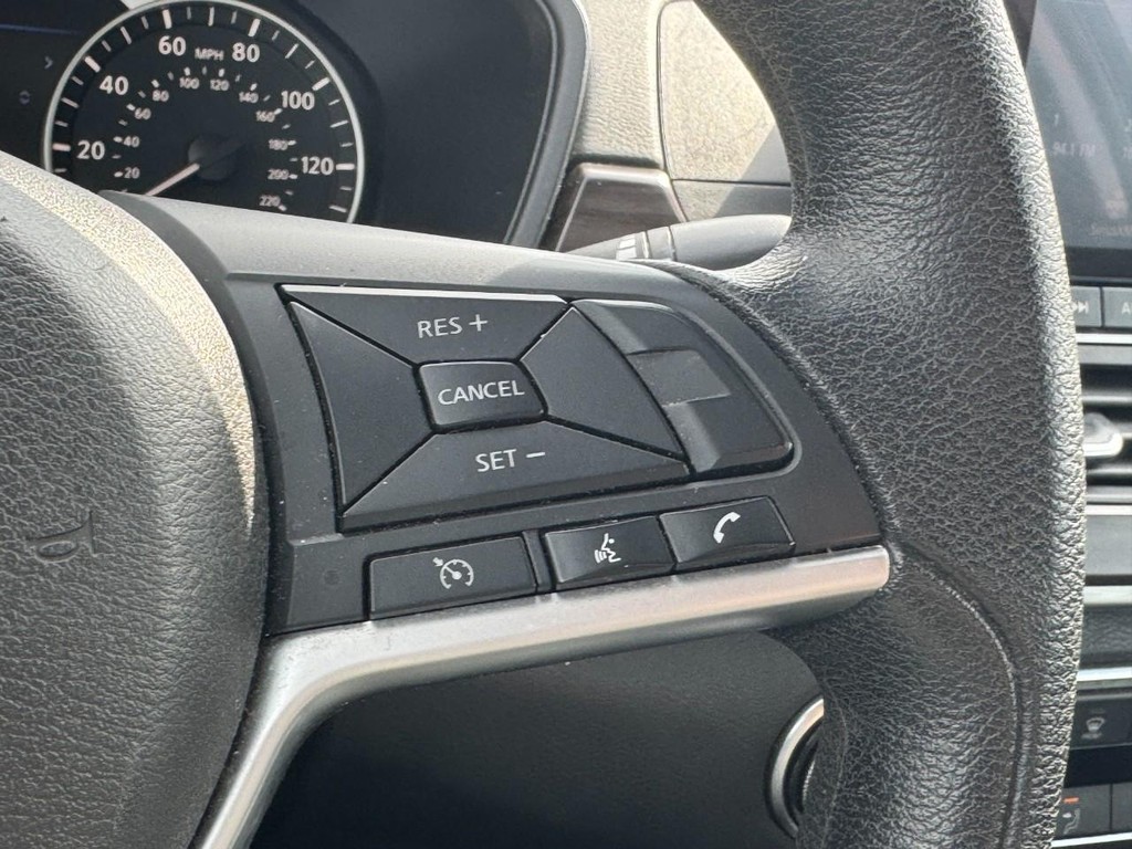 Nissan Altima Vehicle Full-screen Gallery Image 19