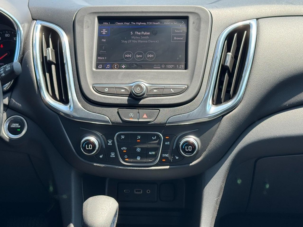 Chevrolet Equinox Vehicle Full-screen Gallery Image 13