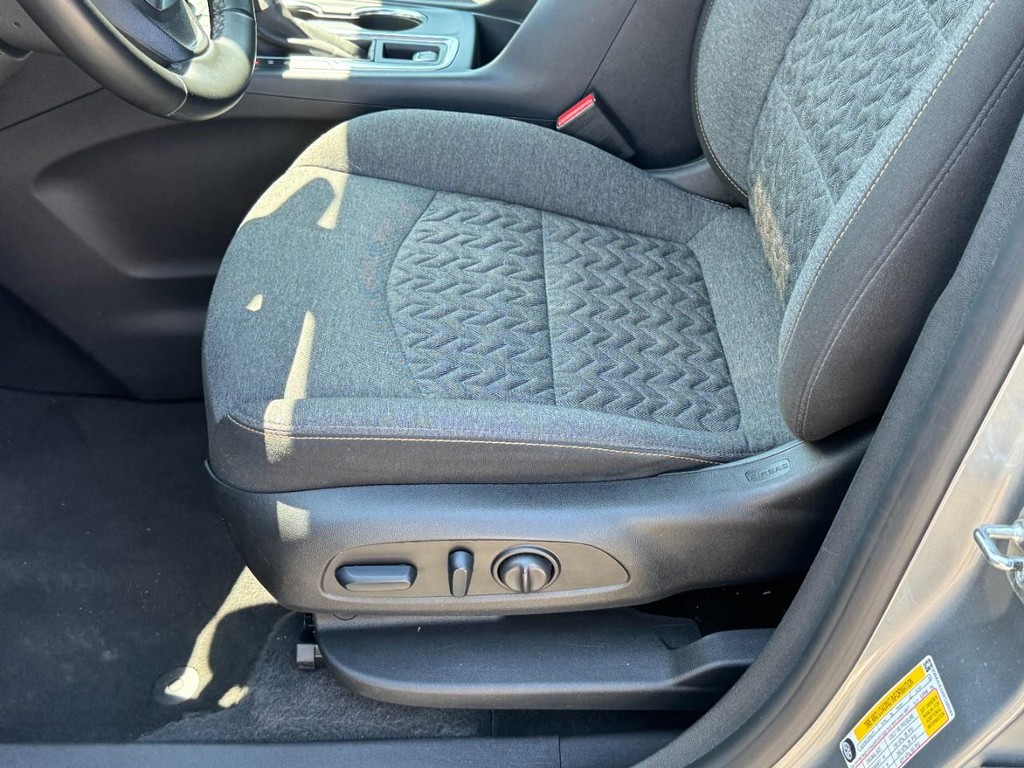 Chevrolet Equinox Vehicle Full-screen Gallery Image 23