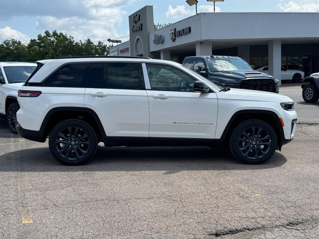 Jeep Grand Cherokee Vehicle Full-screen Gallery Image 02