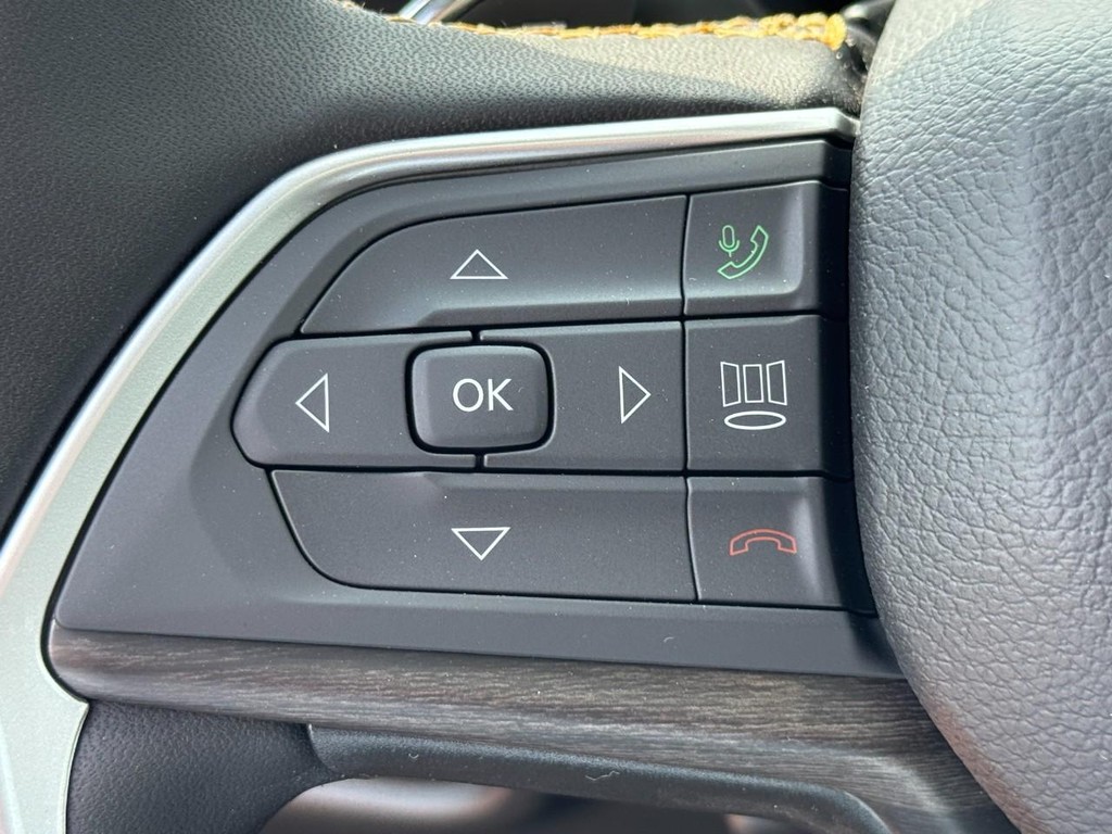 Jeep Grand Cherokee Vehicle Full-screen Gallery Image 13