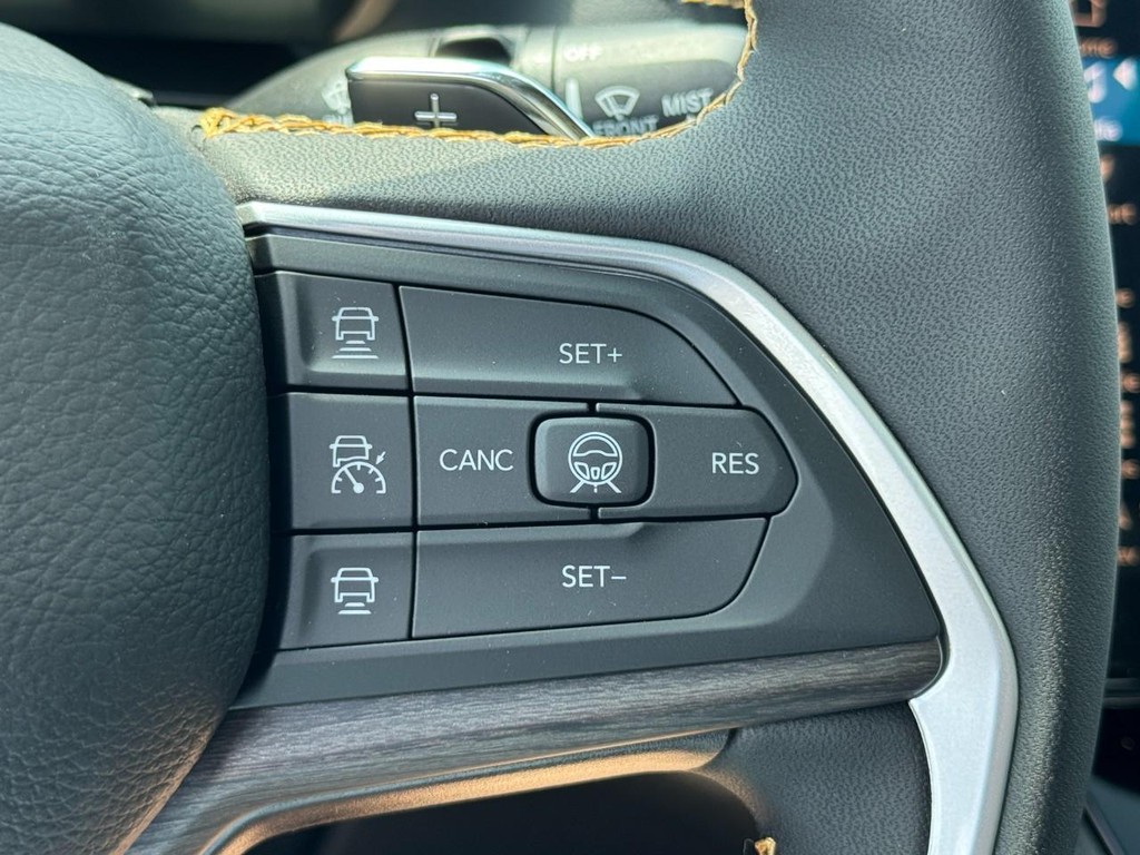 Jeep Grand Cherokee Vehicle Full-screen Gallery Image 14
