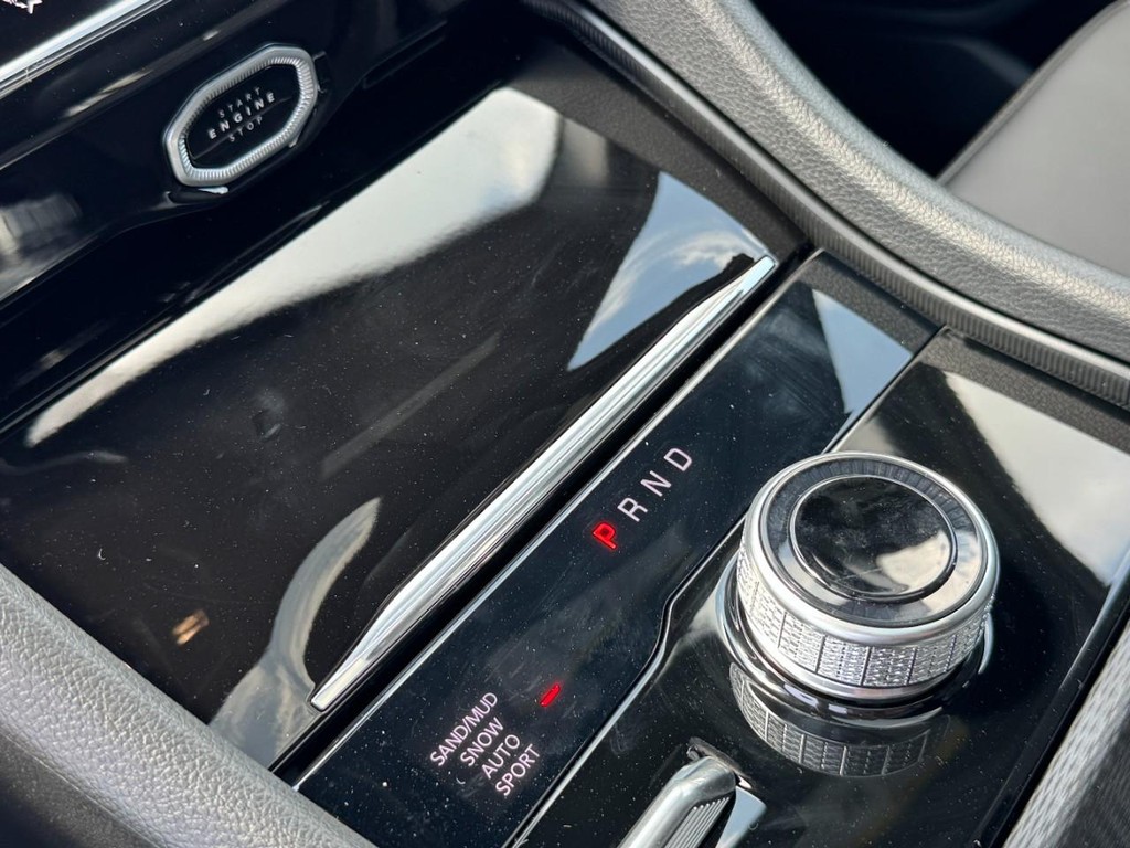 Jeep Grand Cherokee Vehicle Full-screen Gallery Image 15