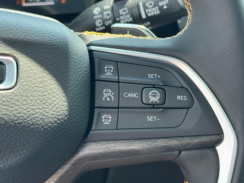 Jeep Grand Cherokee Vehicle Full-screen Gallery Image 14