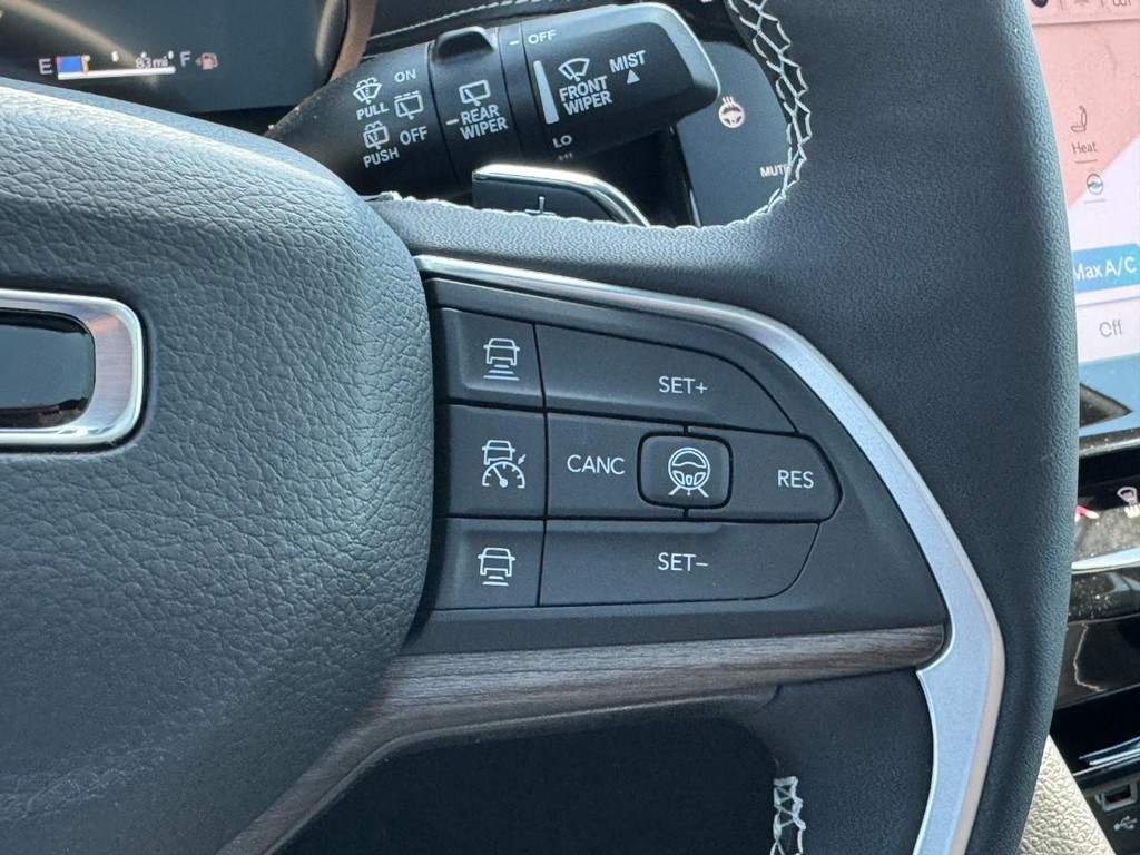 Jeep Grand Cherokee Vehicle Full-screen Gallery Image 14