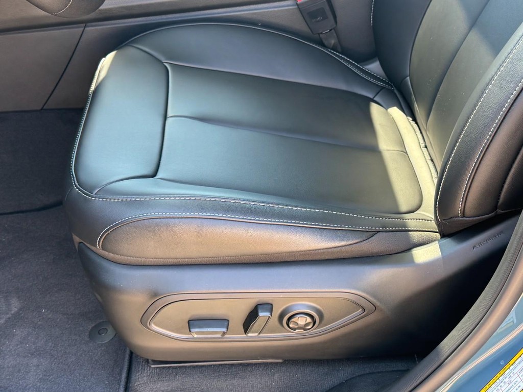 Jeep Grand Cherokee Vehicle Full-screen Gallery Image 19