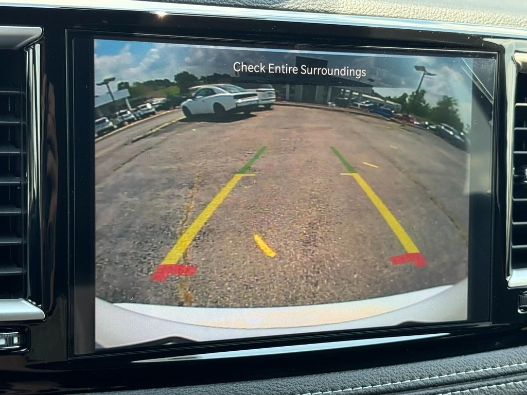 Chrysler Pacifica Vehicle Full-screen Gallery Image 18