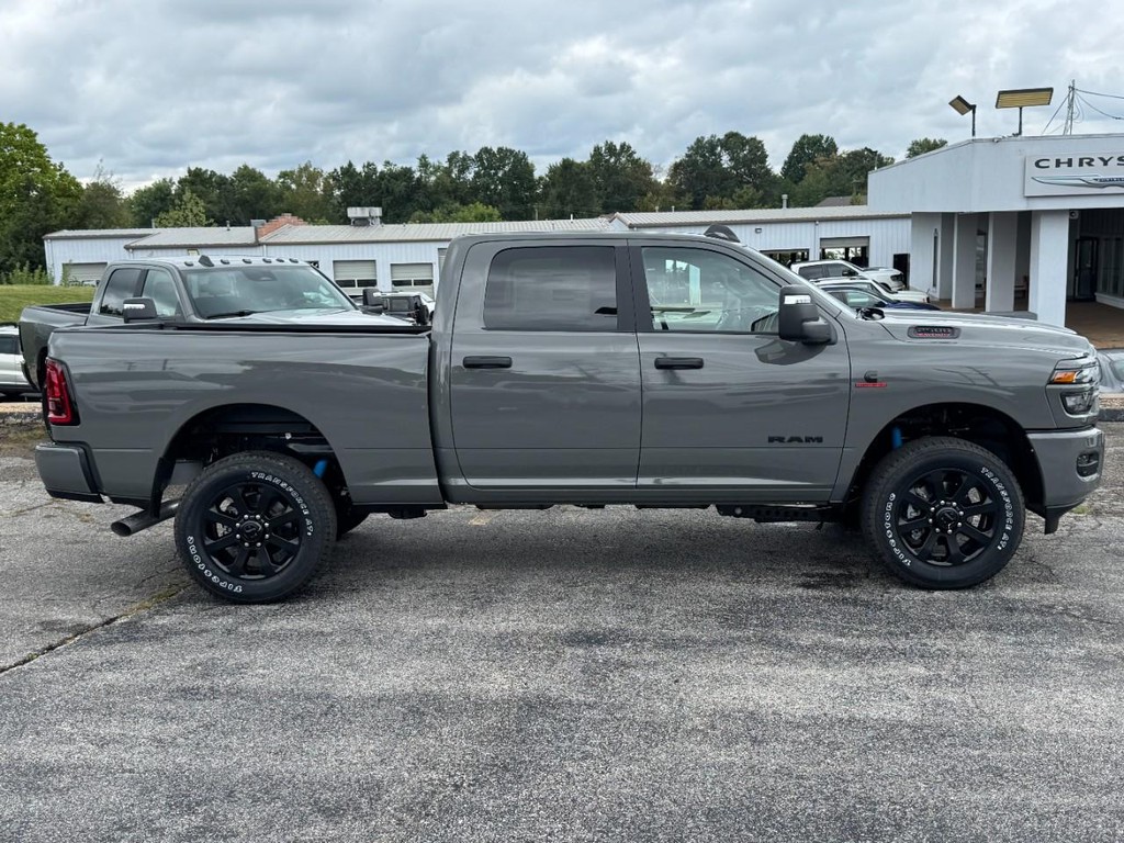 Ram 2500 Vehicle Full-screen Gallery Image 02