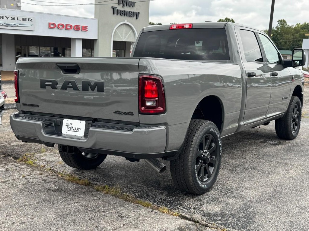 Ram 2500 Vehicle Full-screen Gallery Image 04