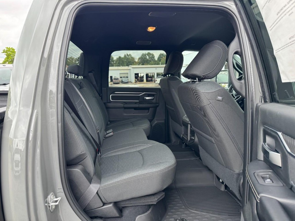 Ram 2500 Vehicle Full-screen Gallery Image 06