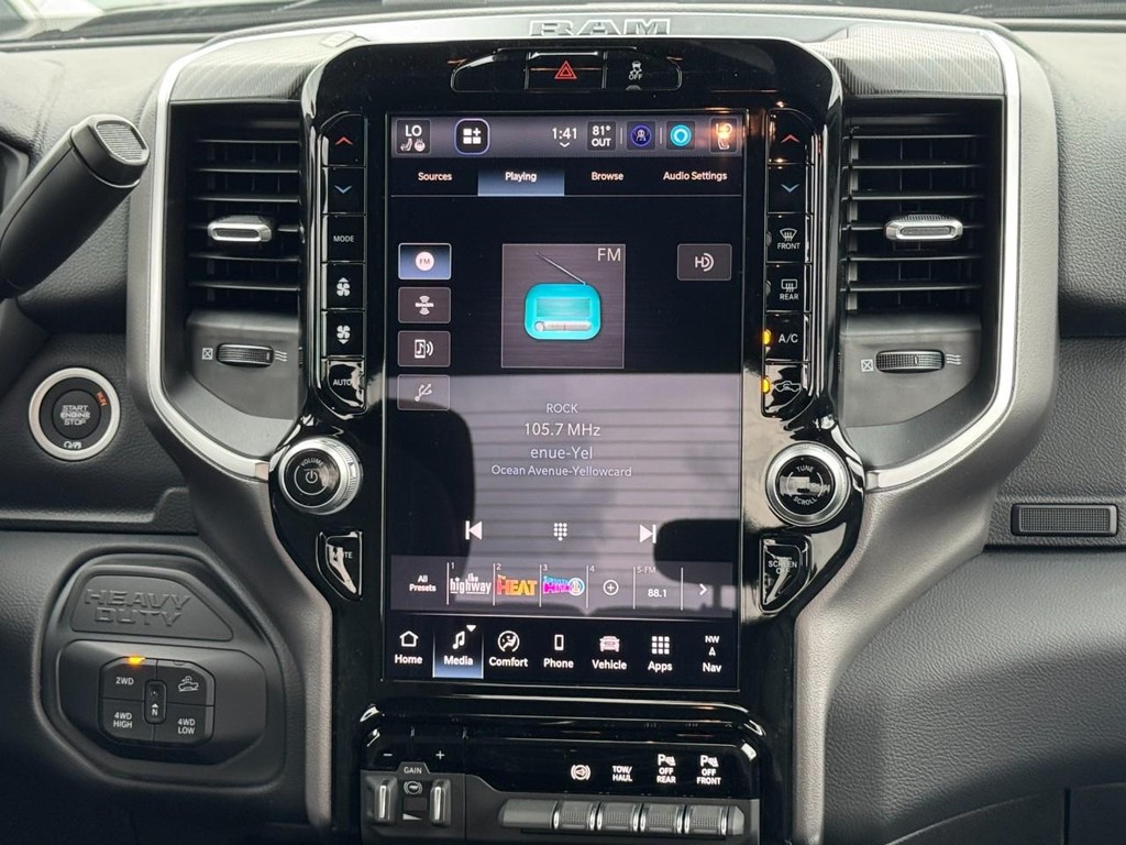 Ram 2500 Vehicle Full-screen Gallery Image 10