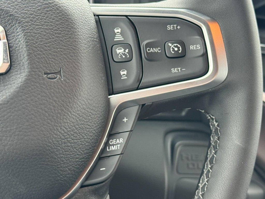 Ram 2500 Vehicle Full-screen Gallery Image 13