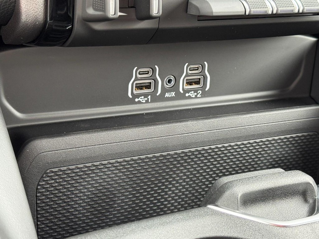 Ram 2500 Vehicle Full-screen Gallery Image 14
