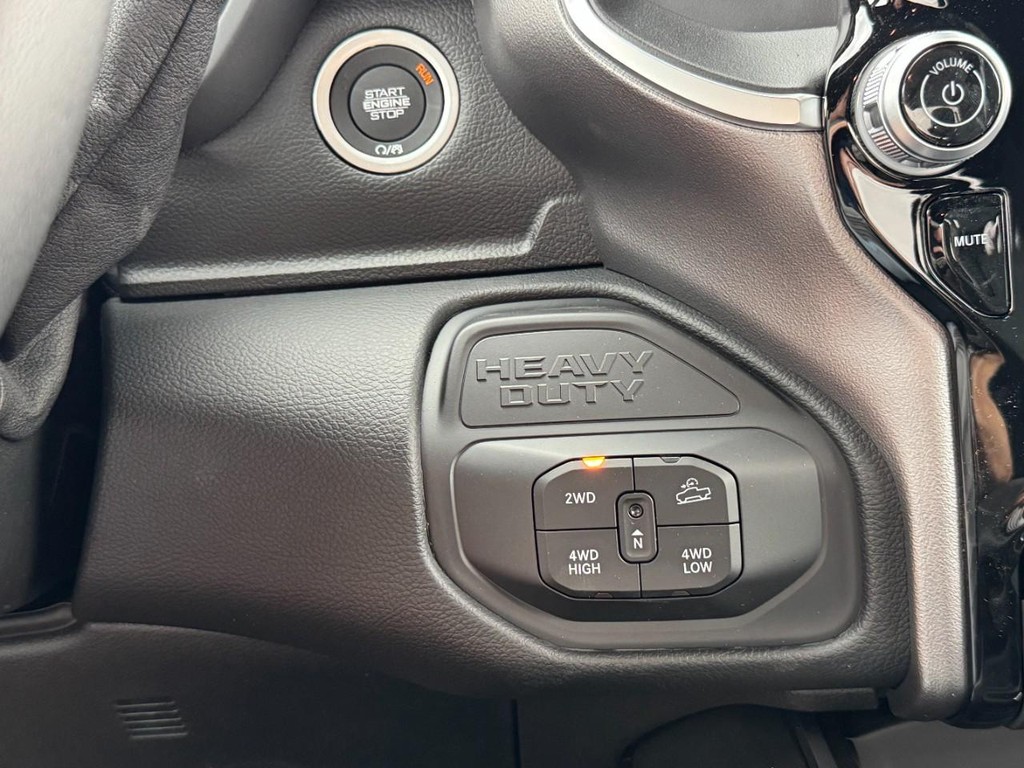 Ram 2500 Vehicle Full-screen Gallery Image 15